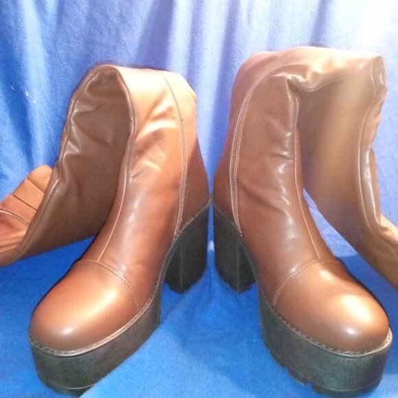 The SECRET  MOCHA SHOW  Knee High Boots ( BRAD NEW !!!! ) - Picture 7 of 7